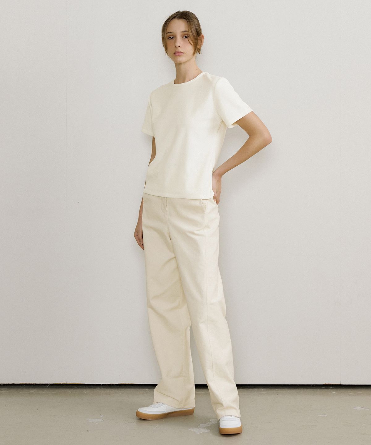 오떼뜨(OCTETTE) CURVED CORDUROY PANTS_CREAM