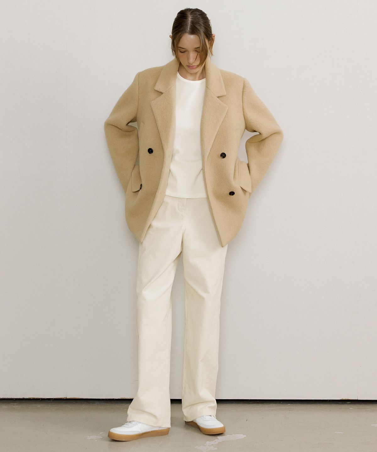 오떼뜨(OCTETTE) CURVED CORDUROY PANTS_CREAM