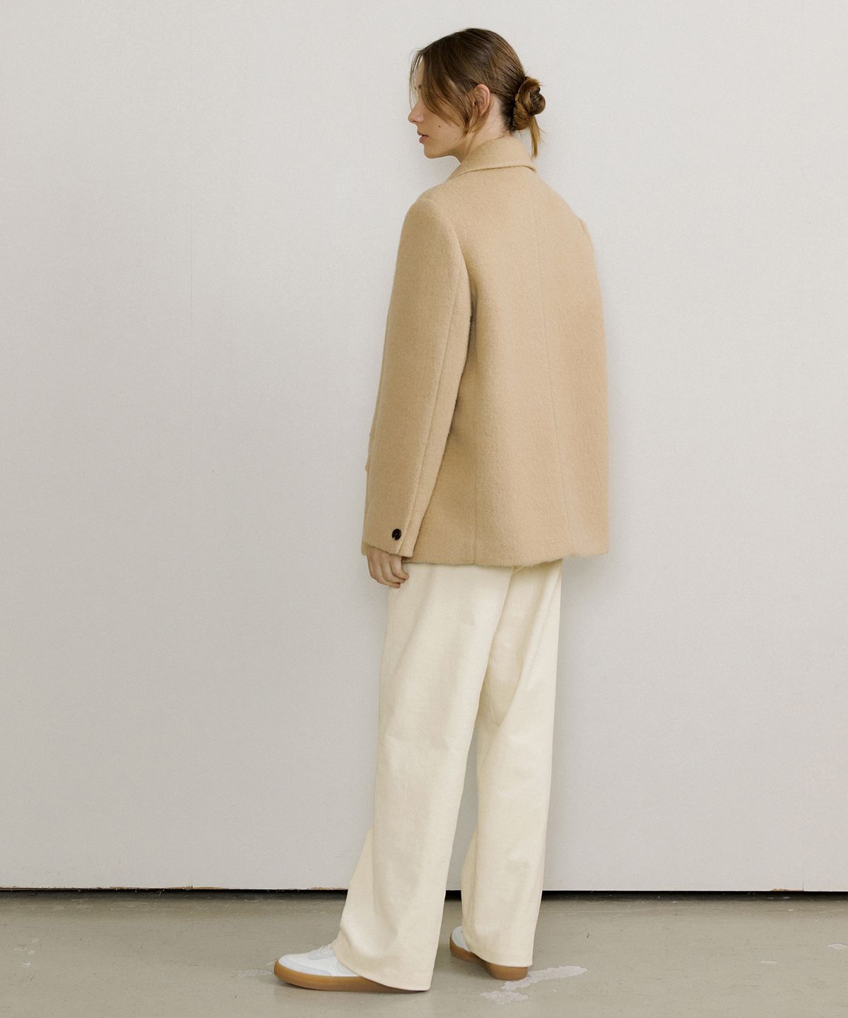 오떼뜨(OCTETTE) CURVED CORDUROY PANTS_CREAM