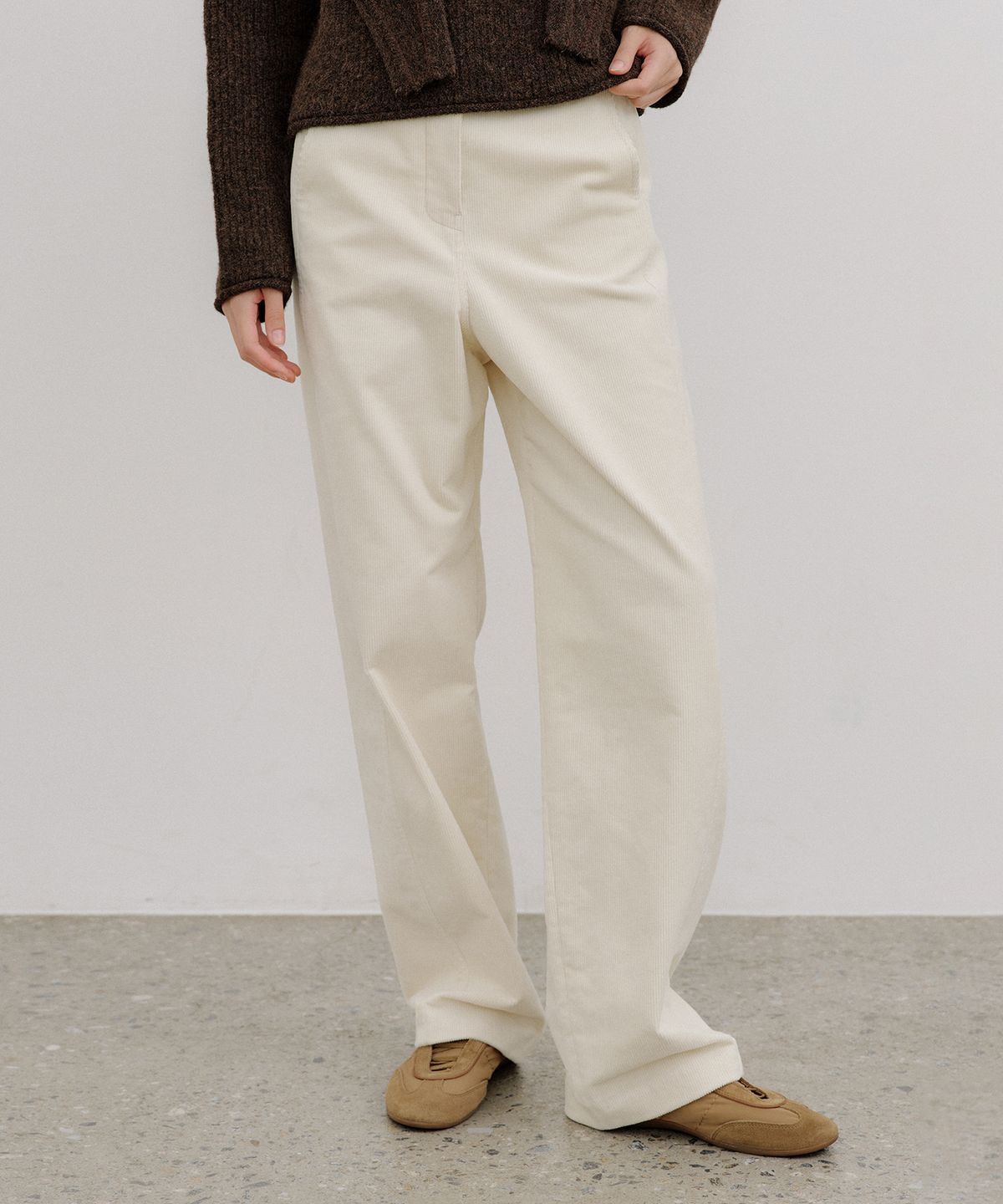 오떼뜨(OCTETTE) CURVED CORDUROY PANTS_CREAM