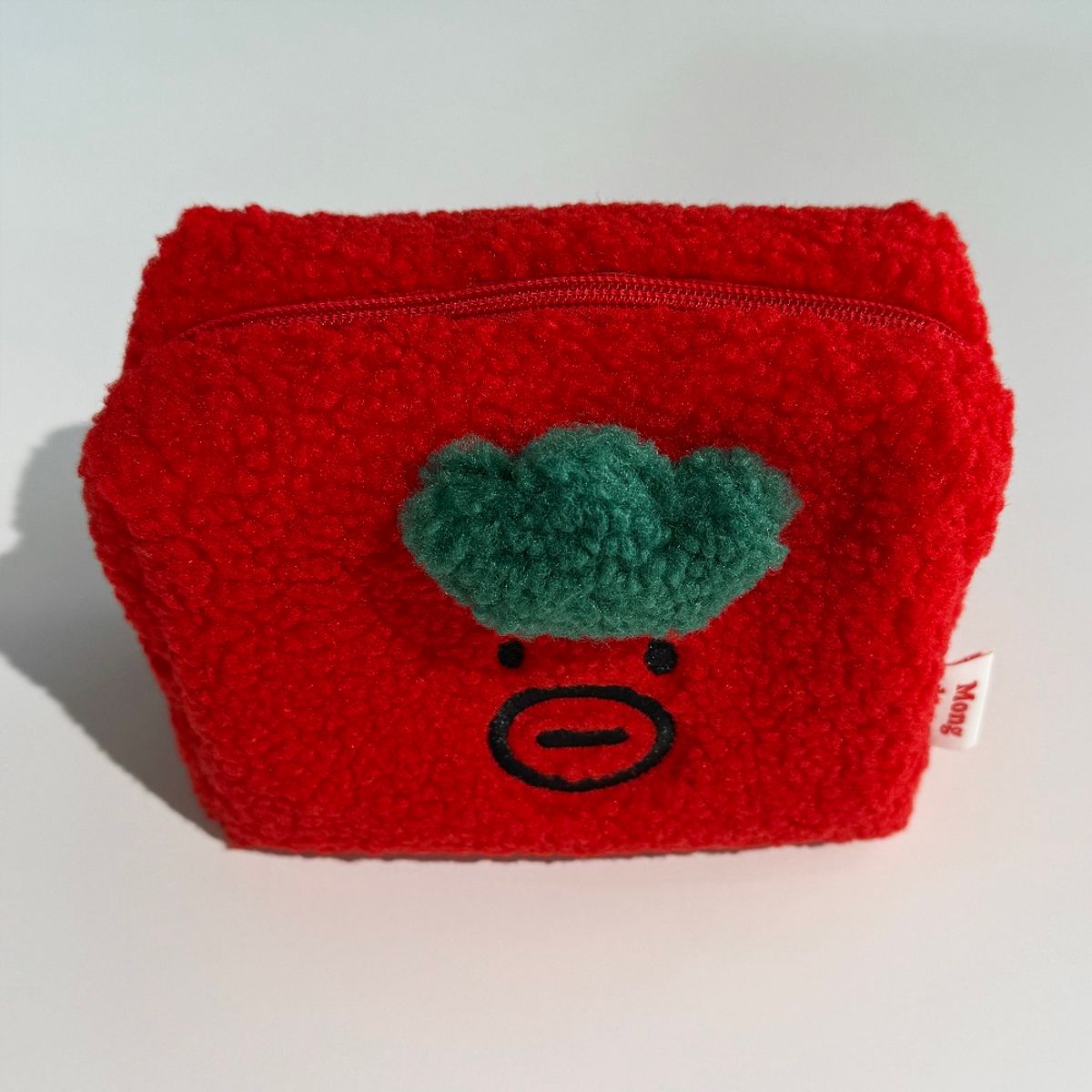 몽댕(MONGDAENG) Mustache Red Tomathew Fleecy Pouch 웅이 토매튜 뽀글이 파우치