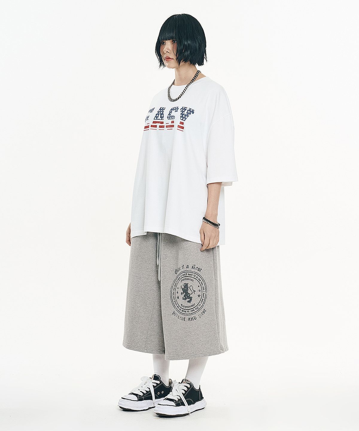 이지노이지(EASY NO EASY) 빅 엠블럼 버뮤다 스웨트 팬츠 - 네이비