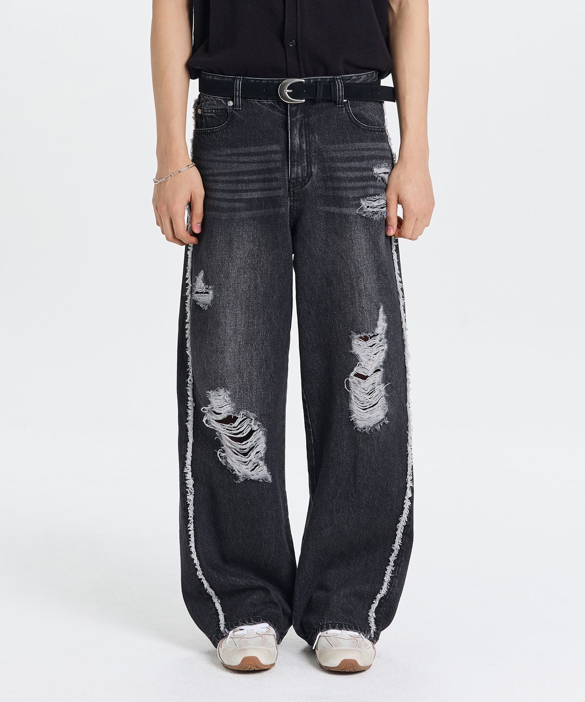 기철(KICHUL) Side Line Damage Denim Pants (Black)