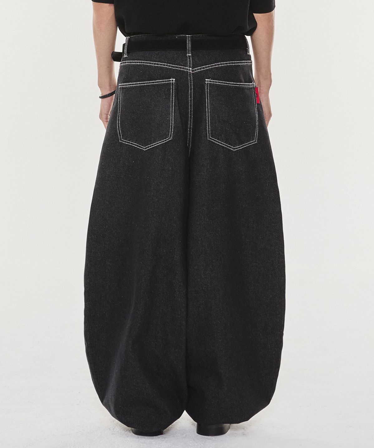 기철(KICHUL) Light Cotton Balloon fit denim pants (Black)
