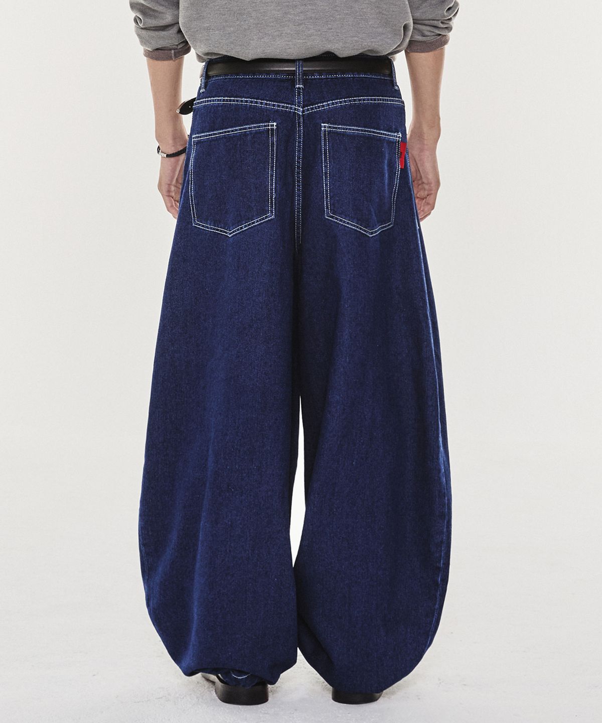 기철(KICHUL) Light Cotton Balloon fit denim pants (Indigo)