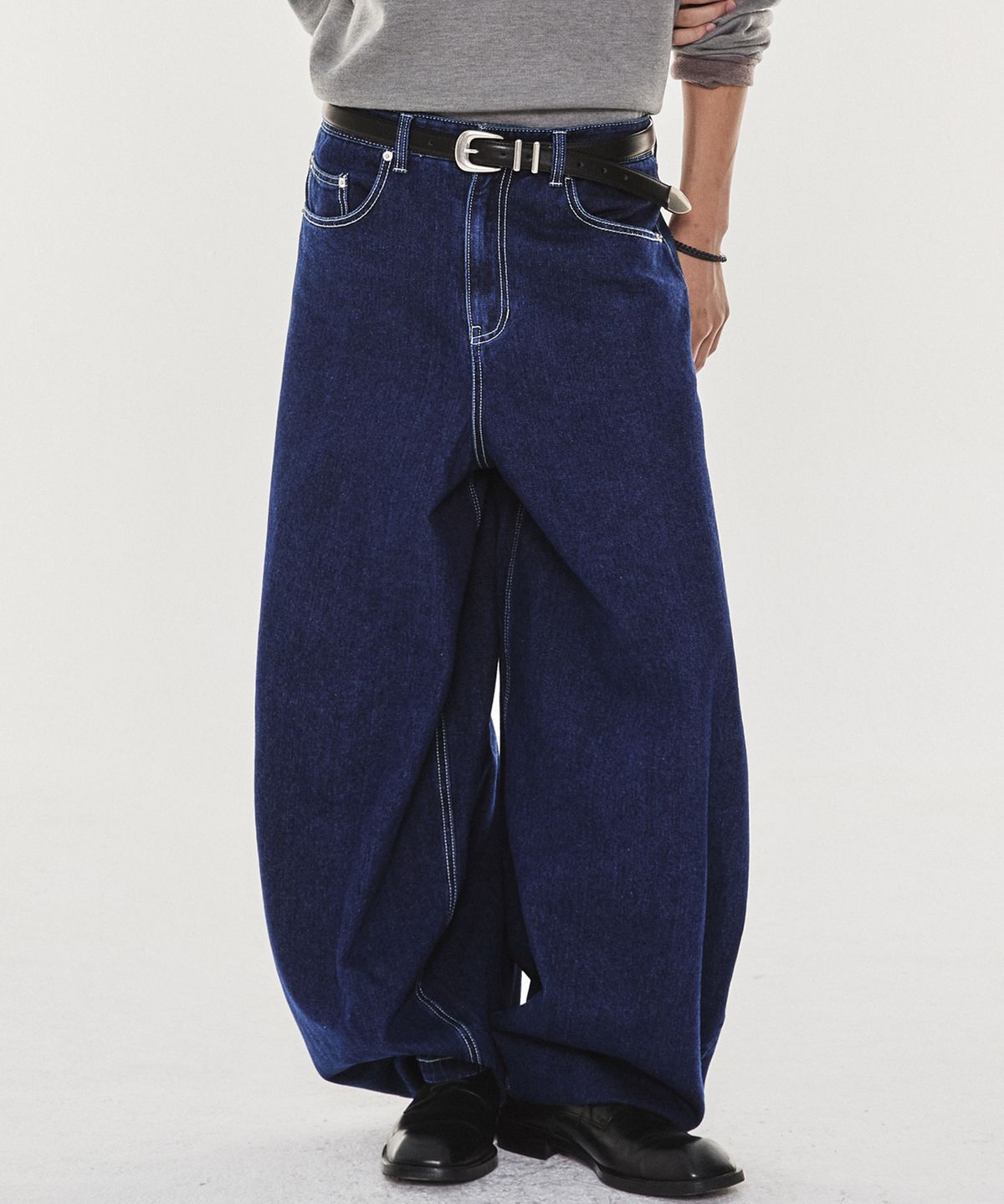 기철(KICHUL) Light Cotton Balloon fit denim pants (Indigo)
