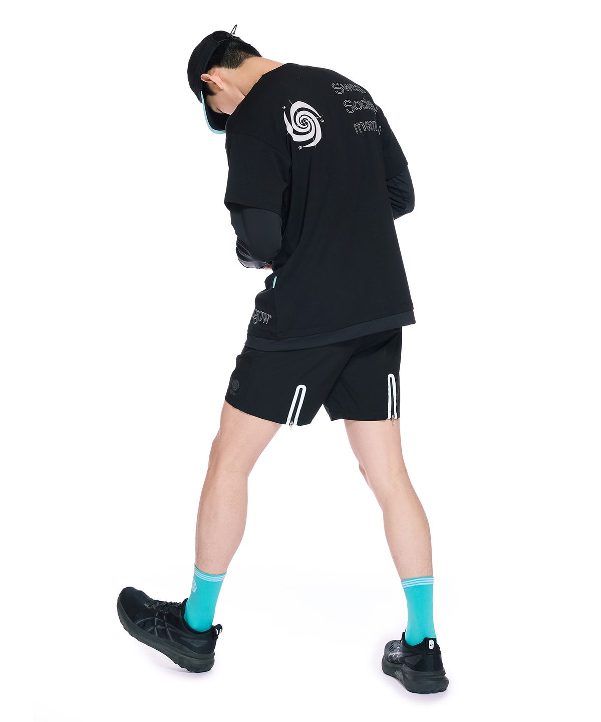 어고우(AGOW) 글라이드 핏 롱 슬리브 티셔츠 블랙