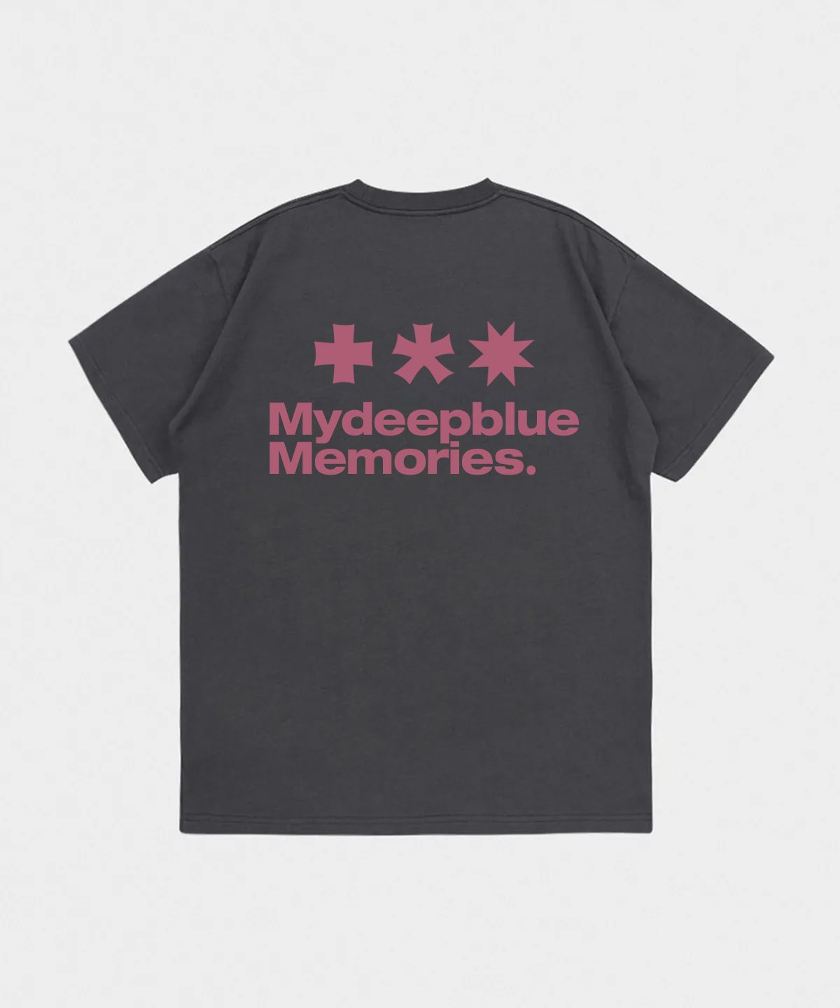 마이딥블루메모리즈(MY DEEP BLUE MEMORIES) Mm Symbol Logo T-Shirts (CHARCOAL / PINK)