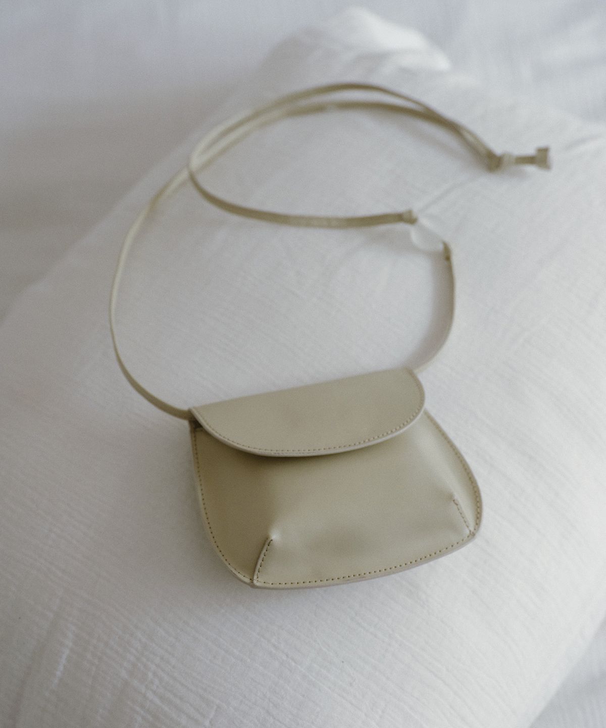 태서울(TAESEOUL) Pebble mini bag (Beige)