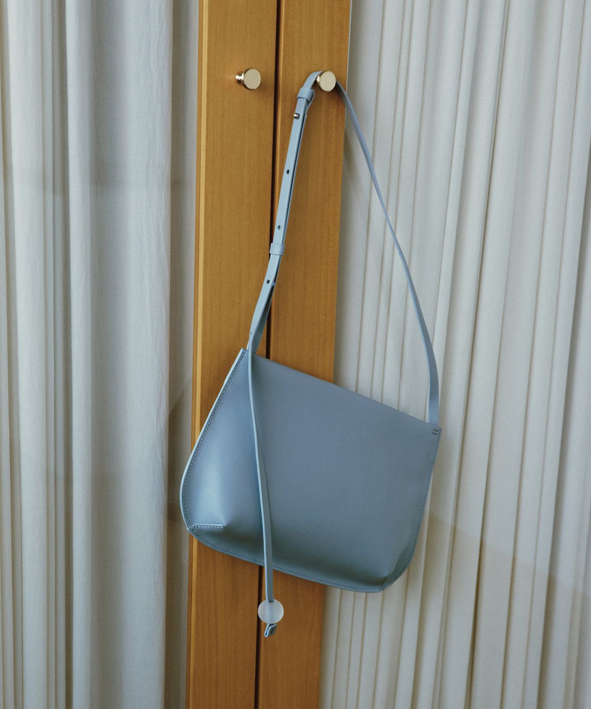 태서울(TAESEOUL) Pebble shoulder bag (Mint grey)