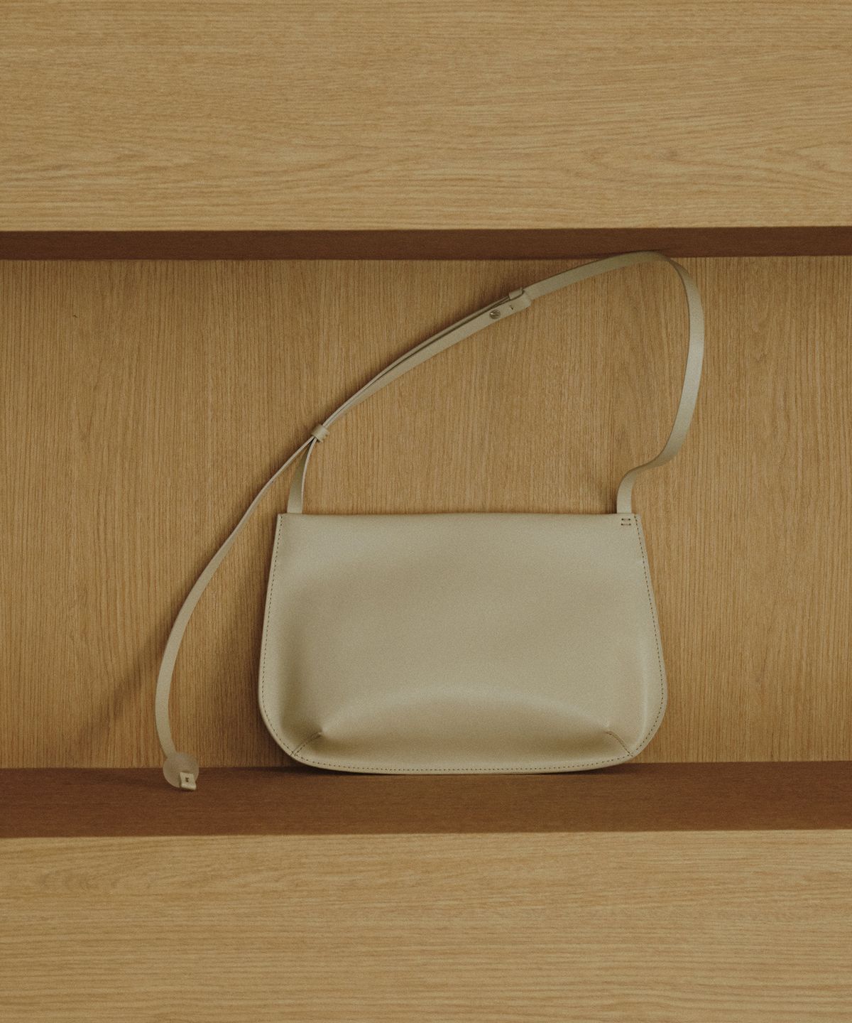 태서울(TAESEOUL) Pebble shoulder bag (Beige)