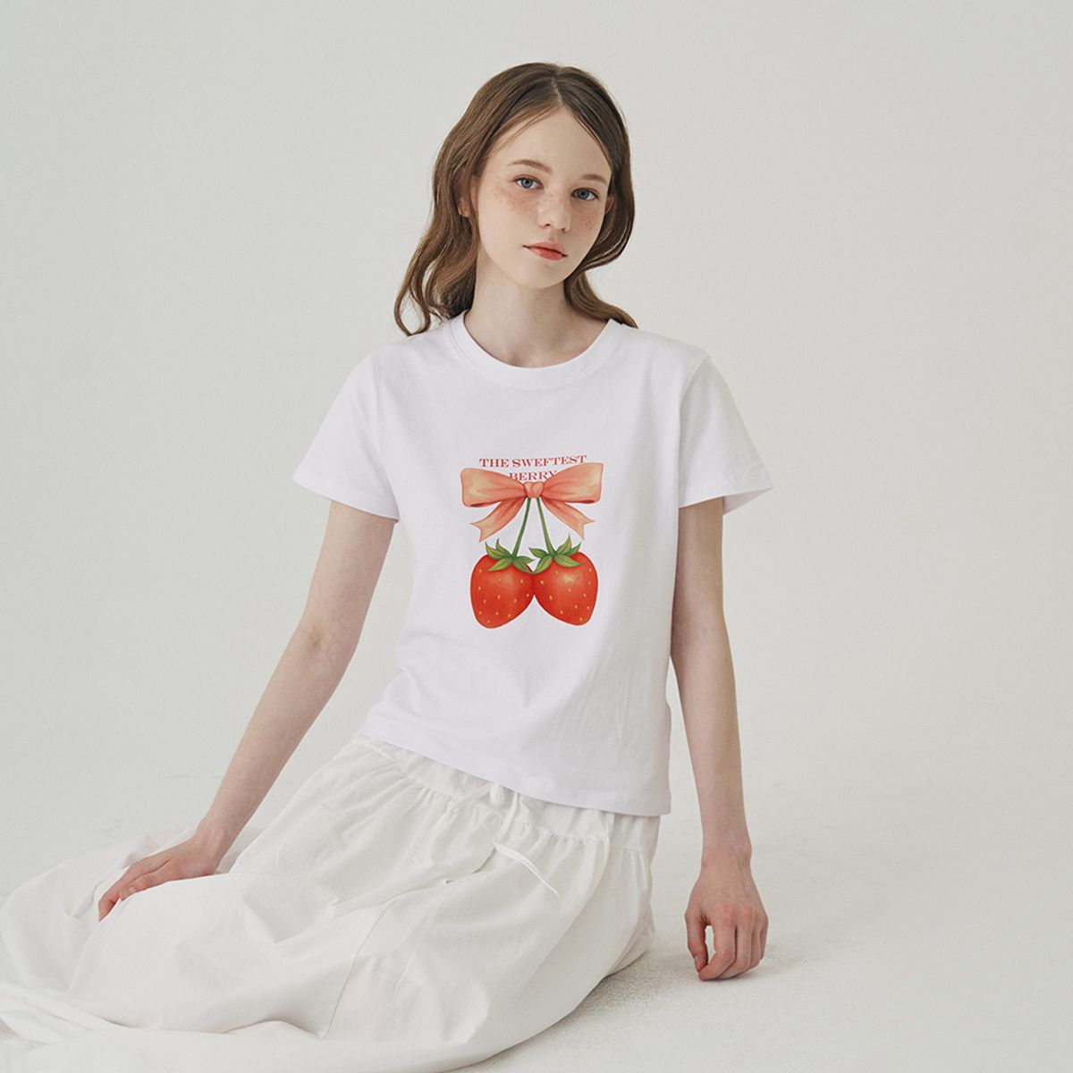 스위트숲(SWEET SOUP) 스트로베리 리본 티셔츠_WHITE(WB7STF1)