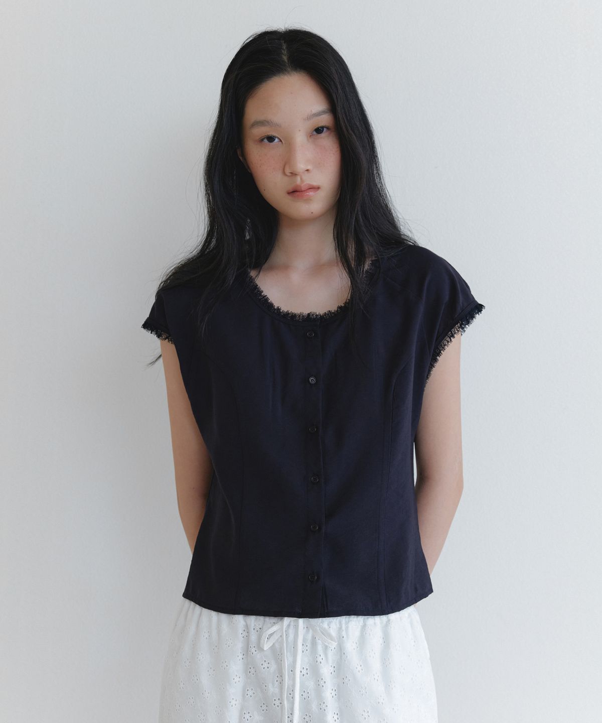 유라고(URAGO) Lizzy Lace blouse