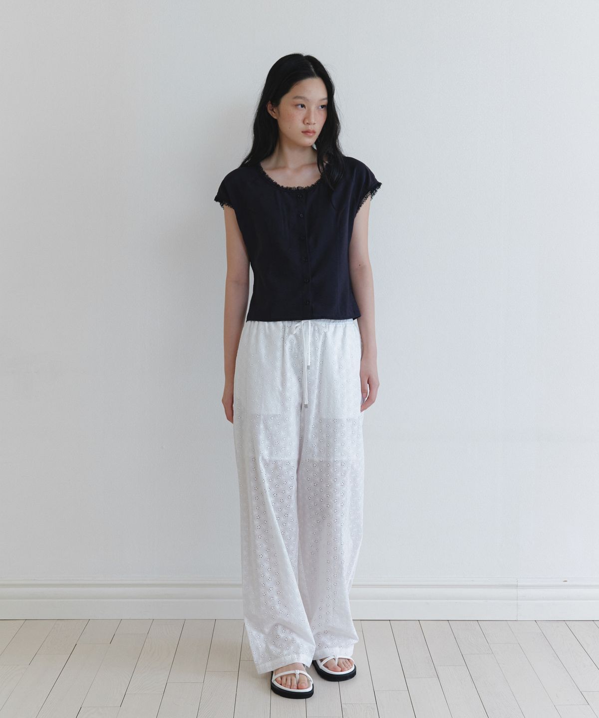 유라고(URAGO) Lizzy Lace blouse