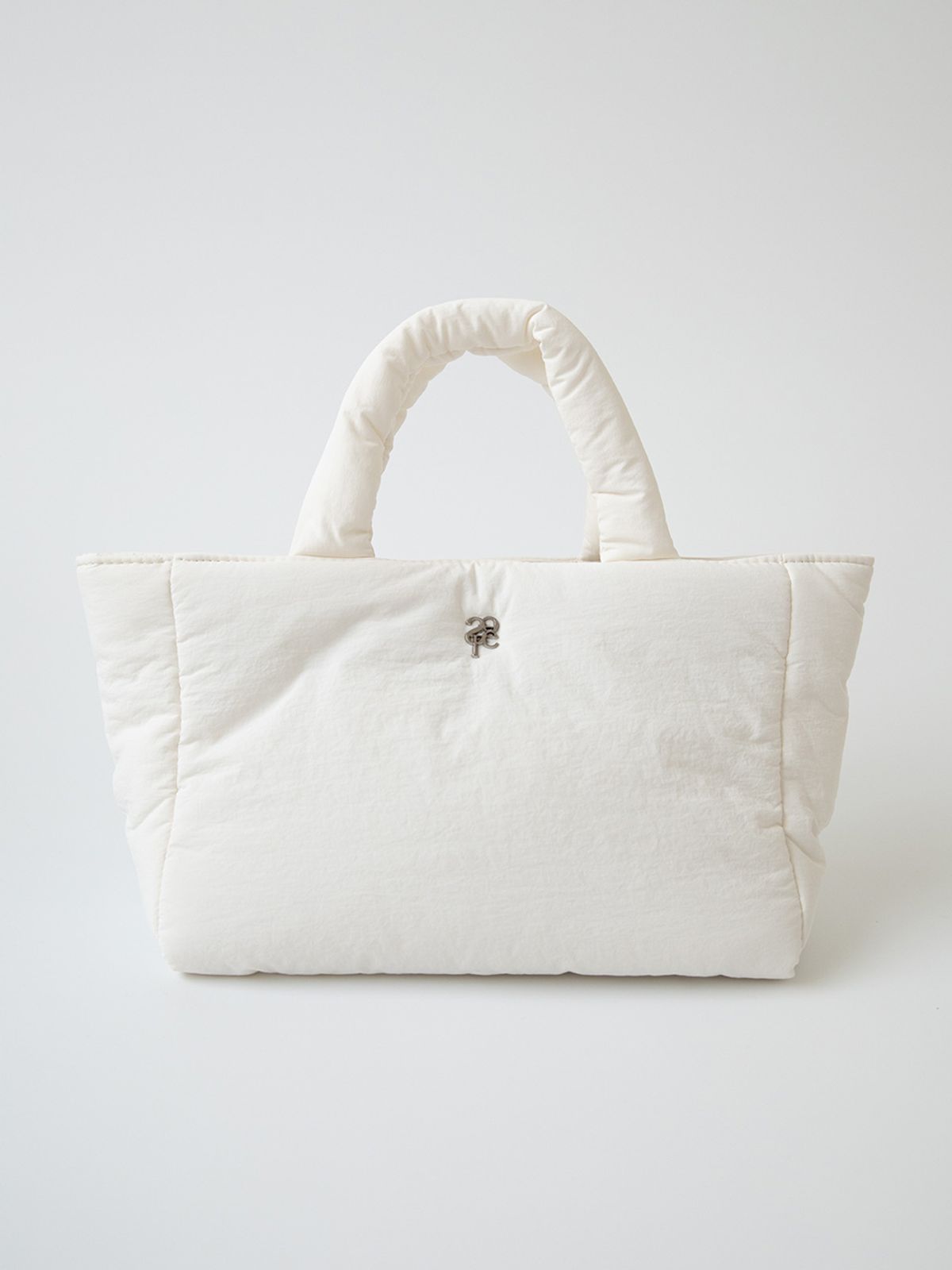 샤이티모시(SHYTIMOTHEE) soft padded bag_white