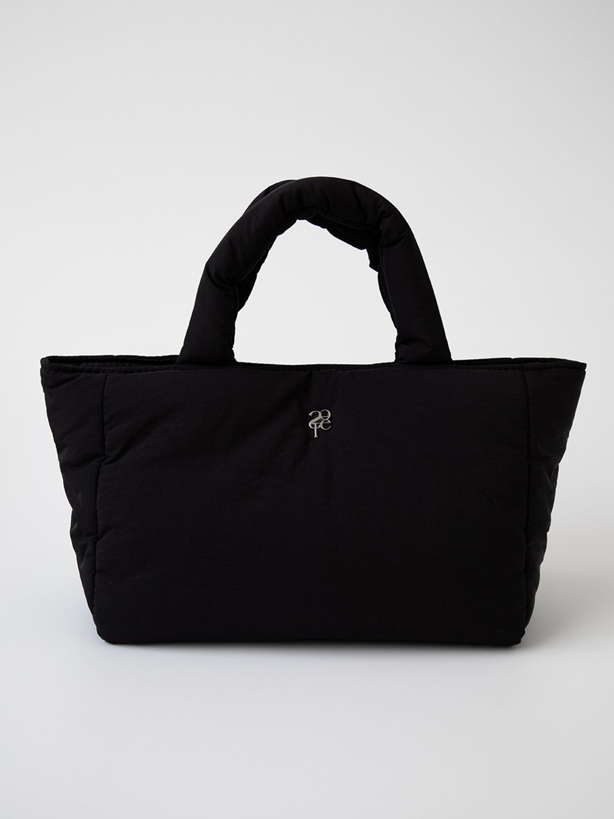 샤이티모시(SHYTIMOTHEE) soft padded bag_black