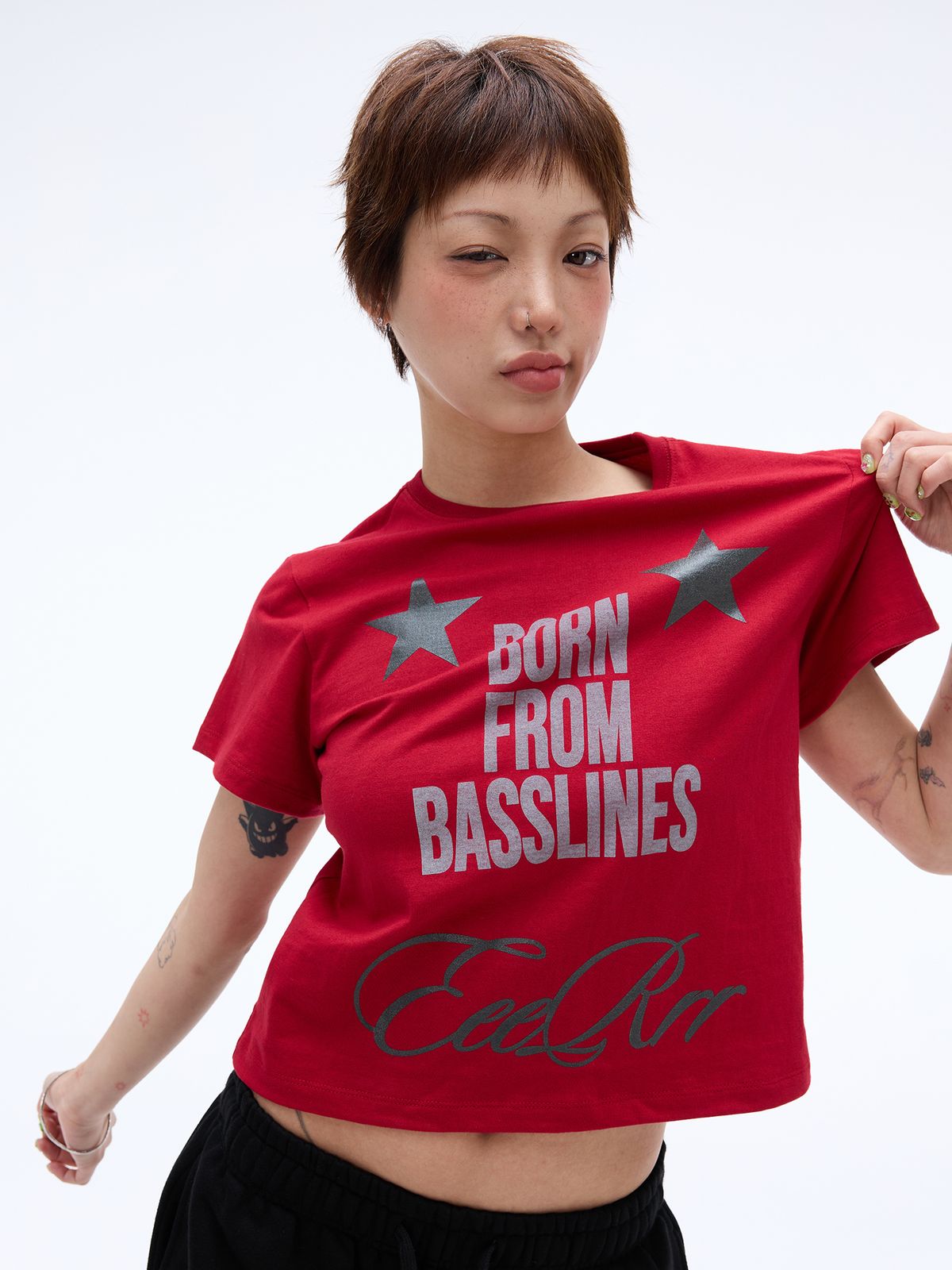 이이이알알알(EEERRR) Born From Basslines Grossy Printing semi-crop T-shirt (Red)