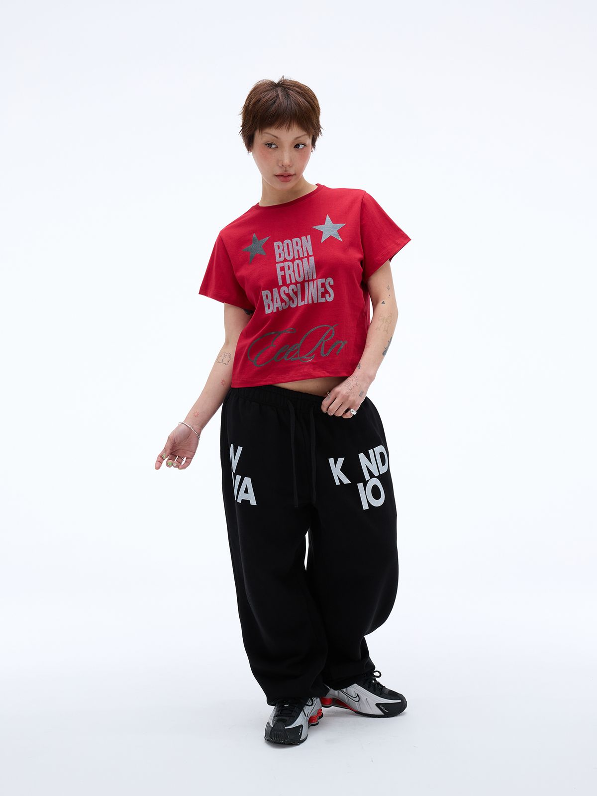 이이이알알알(EEERRR) Born From Basslines Grossy Printing semi-crop T-shirt (Red)