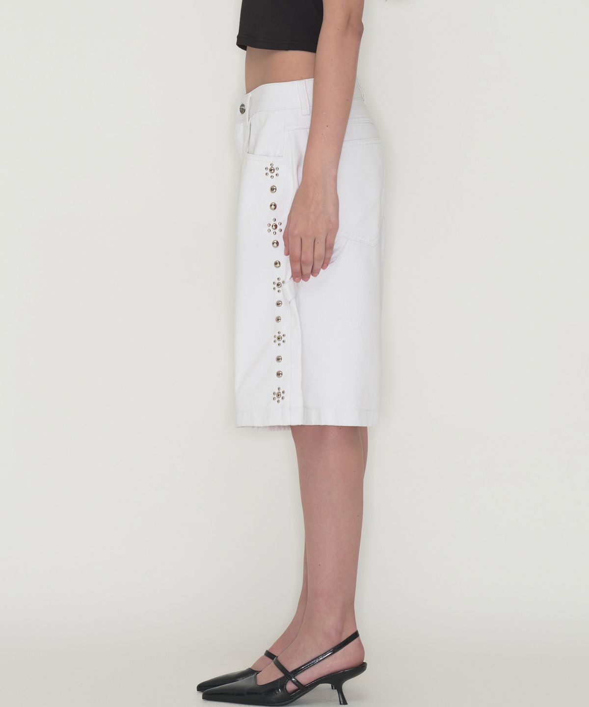 떨스티클럽(THIRSTYCLUB) Side studded bermuda pants - White (Unisex)