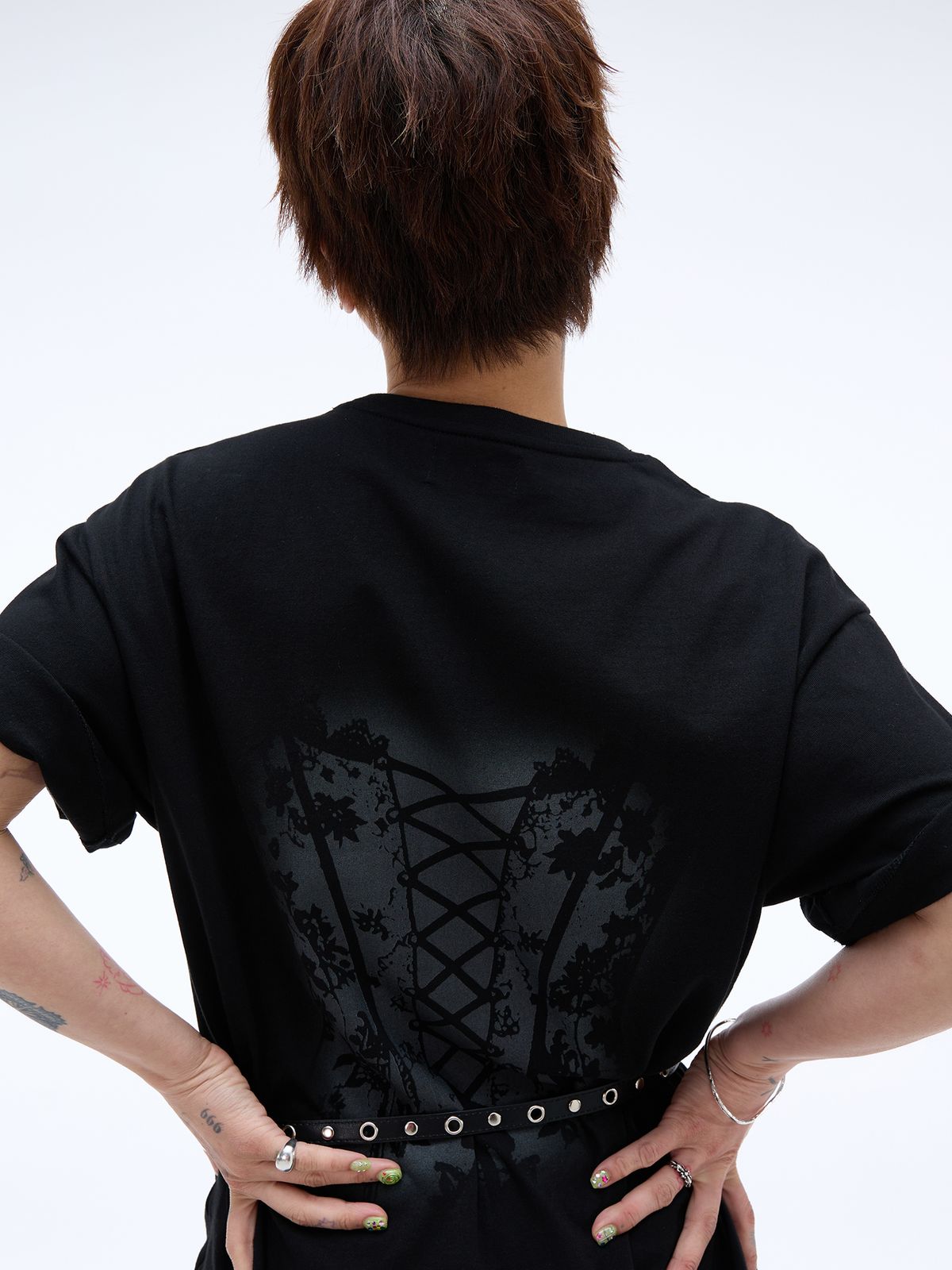 이이이알알알(EEERRR) Big Pearl Logo Corset Printing T-shirt (Black)