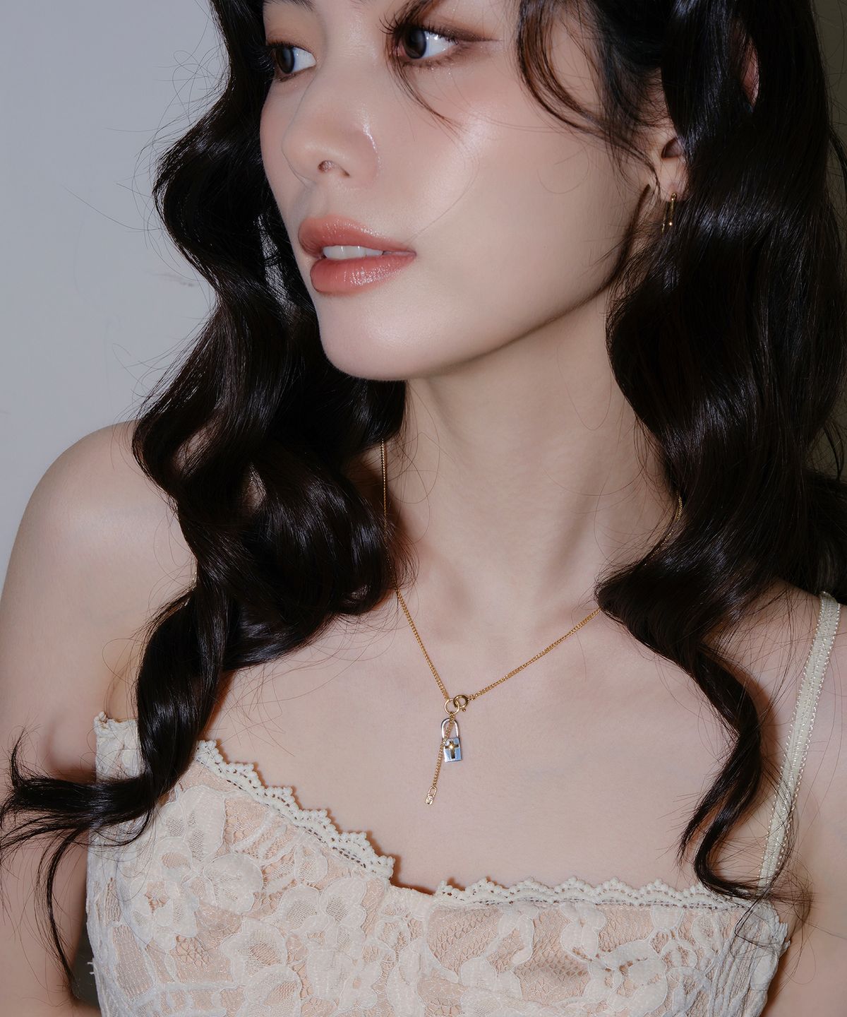 레브(REVE) 락&크로스 드롭 투톤 네크리스