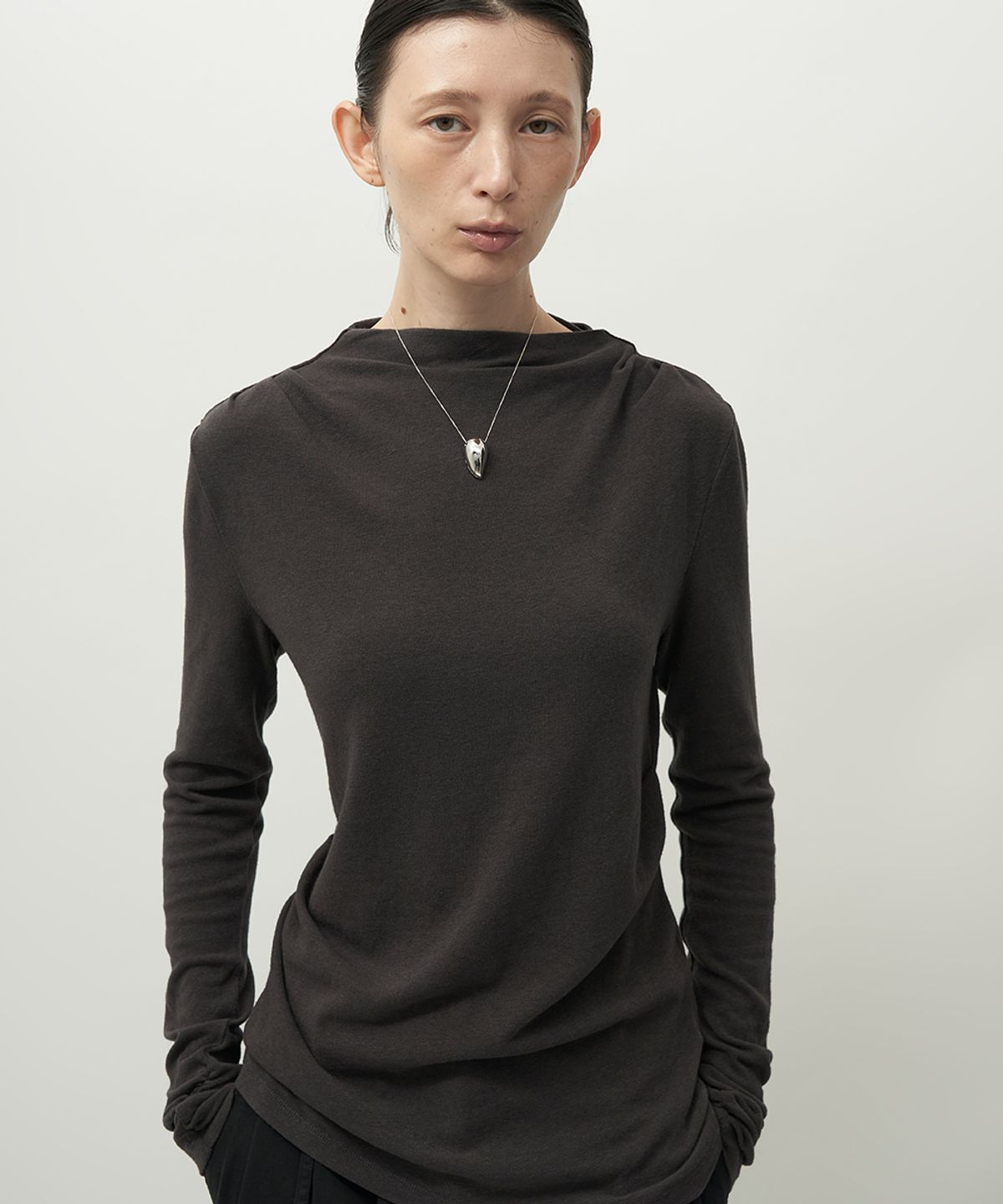 러프사이드 화이트라벨(ROUGH SIDE WHITE LABEL) Drape Long Sleeve Charcoal