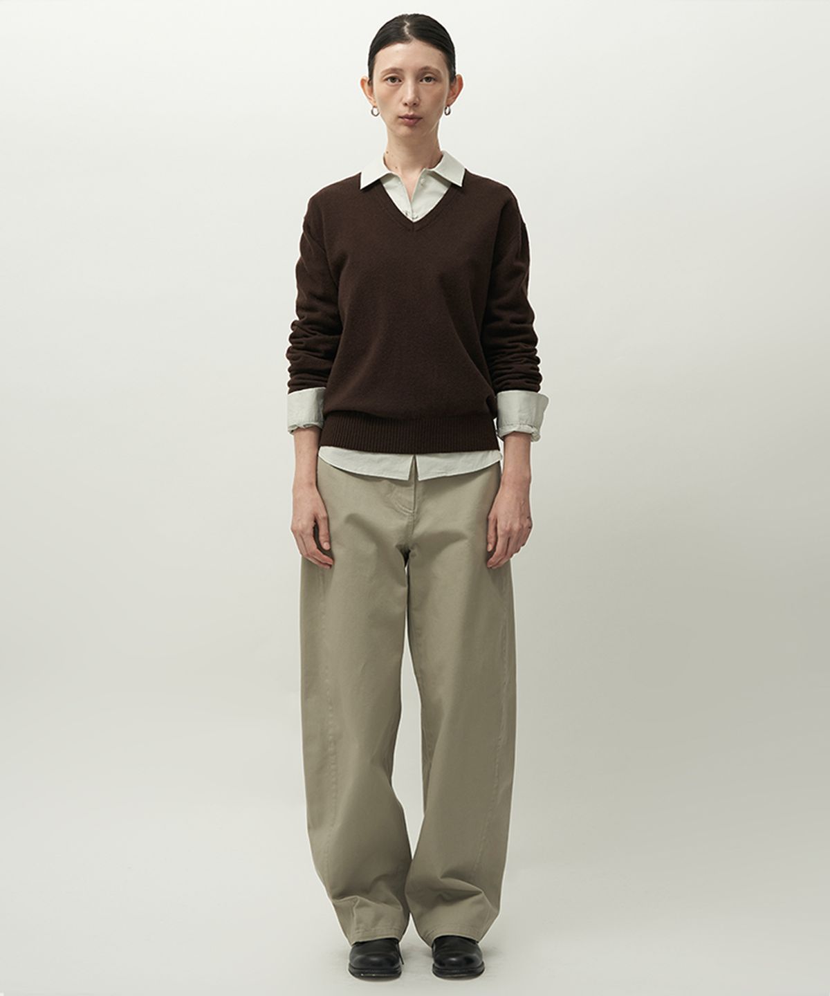 러프사이드 화이트라벨(ROUGH SIDE WHITE LABEL) Noble V Neck Knit Dark Brown