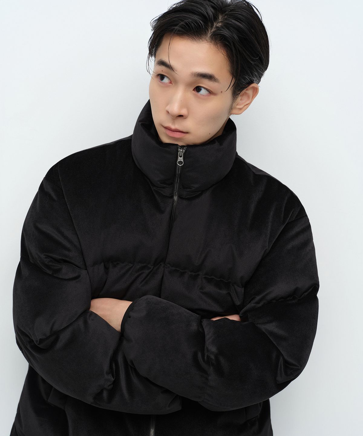무신사 스탠다드(MUSINSA STANDARD) 데일리 푸퍼 벨벳 숏 패딩 재킷 [블랙]