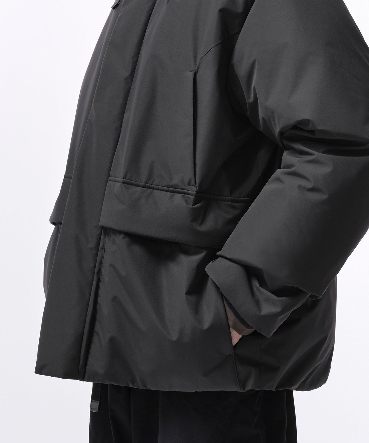 무신사 스탠다드(MUSINSA STANDARD) [시티 레저] 논 퀼팅 후디드 다운 패딩 재킷 [다크 그레이]