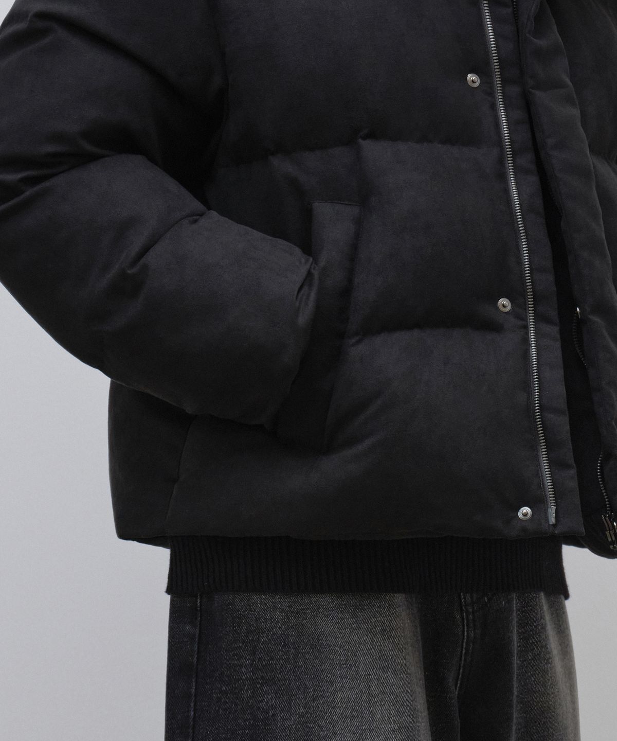 무신사 스탠다드(MUSINSA STANDARD) 데일리 푸퍼 신세틱 스웨이드 숏 패딩 재킷 [블랙]