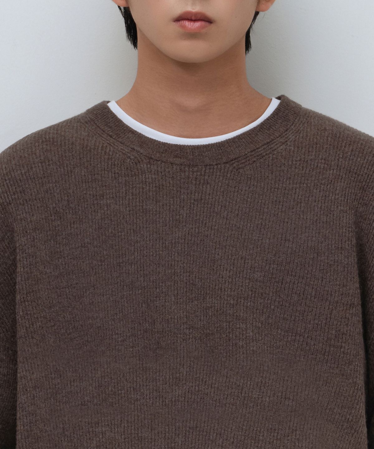 무신사 스탠다드(MUSINSA STANDARD) [빅토리아 울] 미니멀 리브드 크루 넥 니트 [브라운]