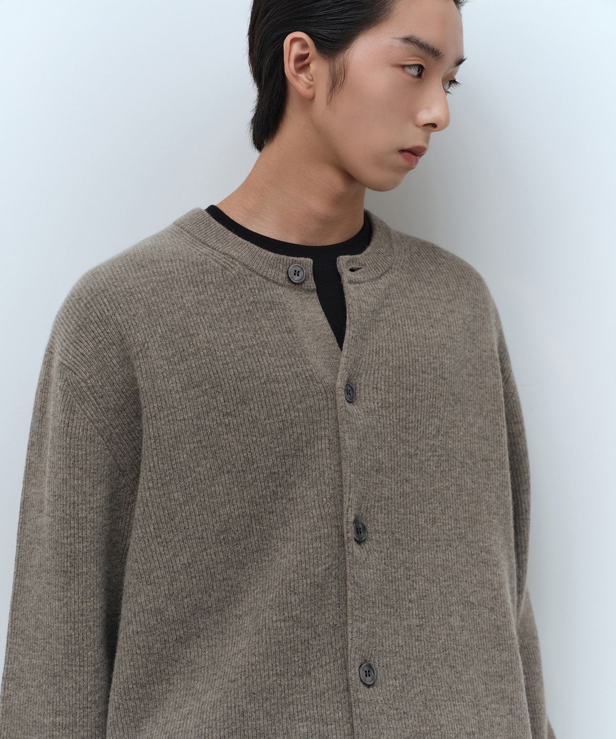 무신사 스탠다드(MUSINSA STANDARD) [스토커즈 컬래버][빅토리아 울] 미니멀 리브드 라운드 넥 가디건 [토프]