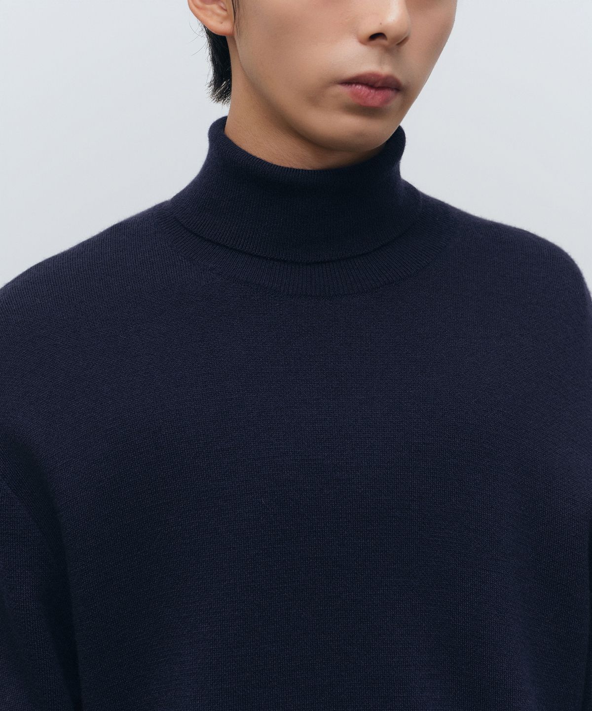 무신사 스탠다드(MUSINSA STANDARD) 미니멀 터틀 넥 니트 [네이비]