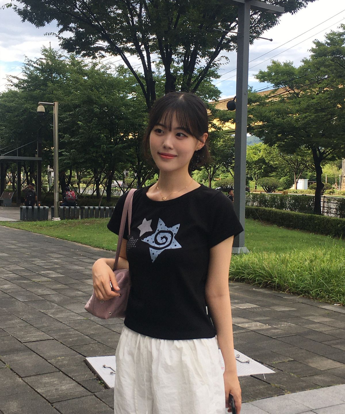 칙스(CHICKS) 패브릭스타 슬림핏 반팔 티셔츠 블랙