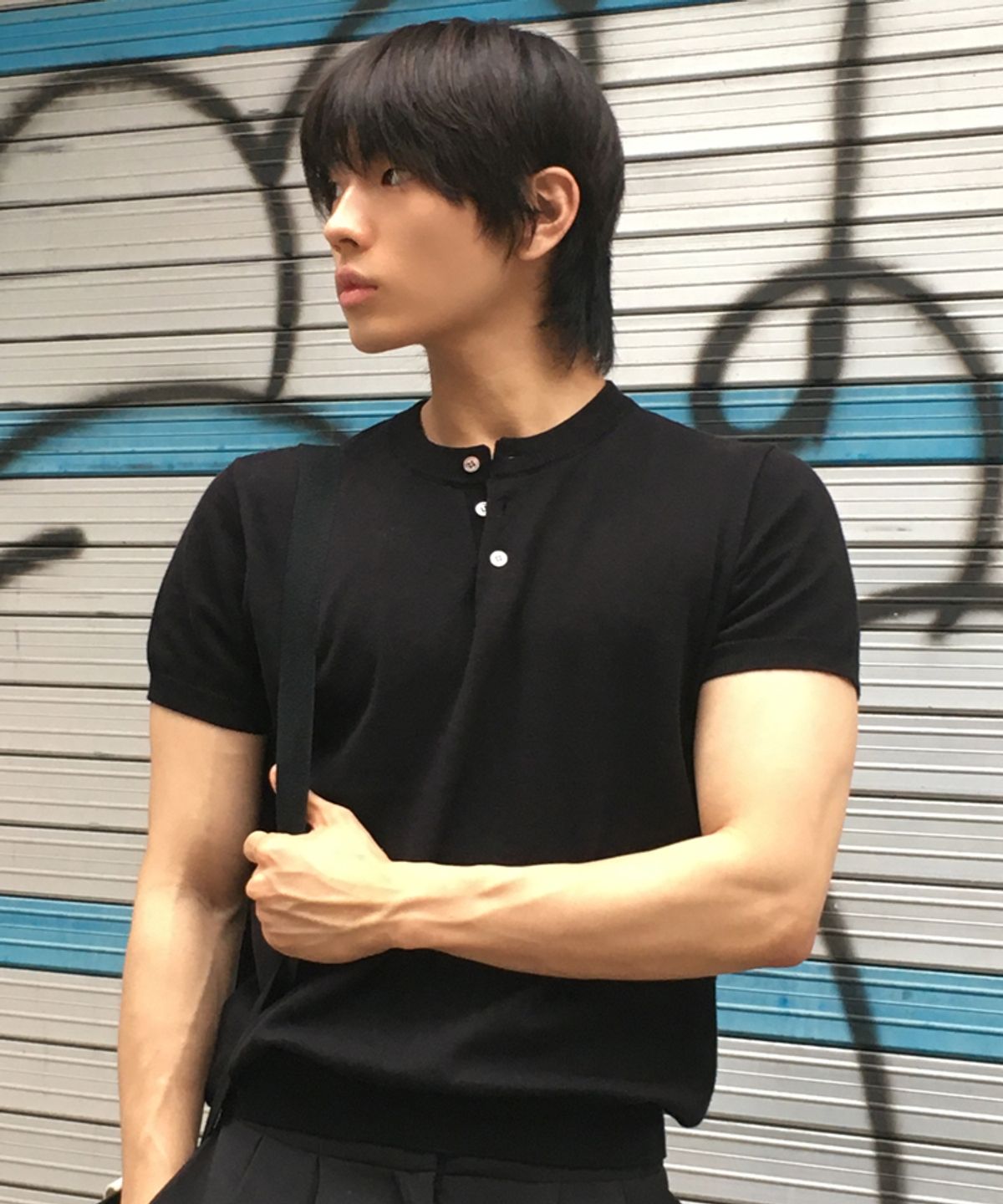 르아르(LEIRE) 머슬핏 헨리넥 반팔 니트 [블랙]