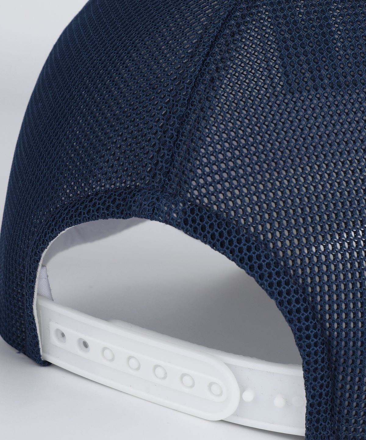 아캄(AAKAM) Needlework Symbol Ball Cap (White)