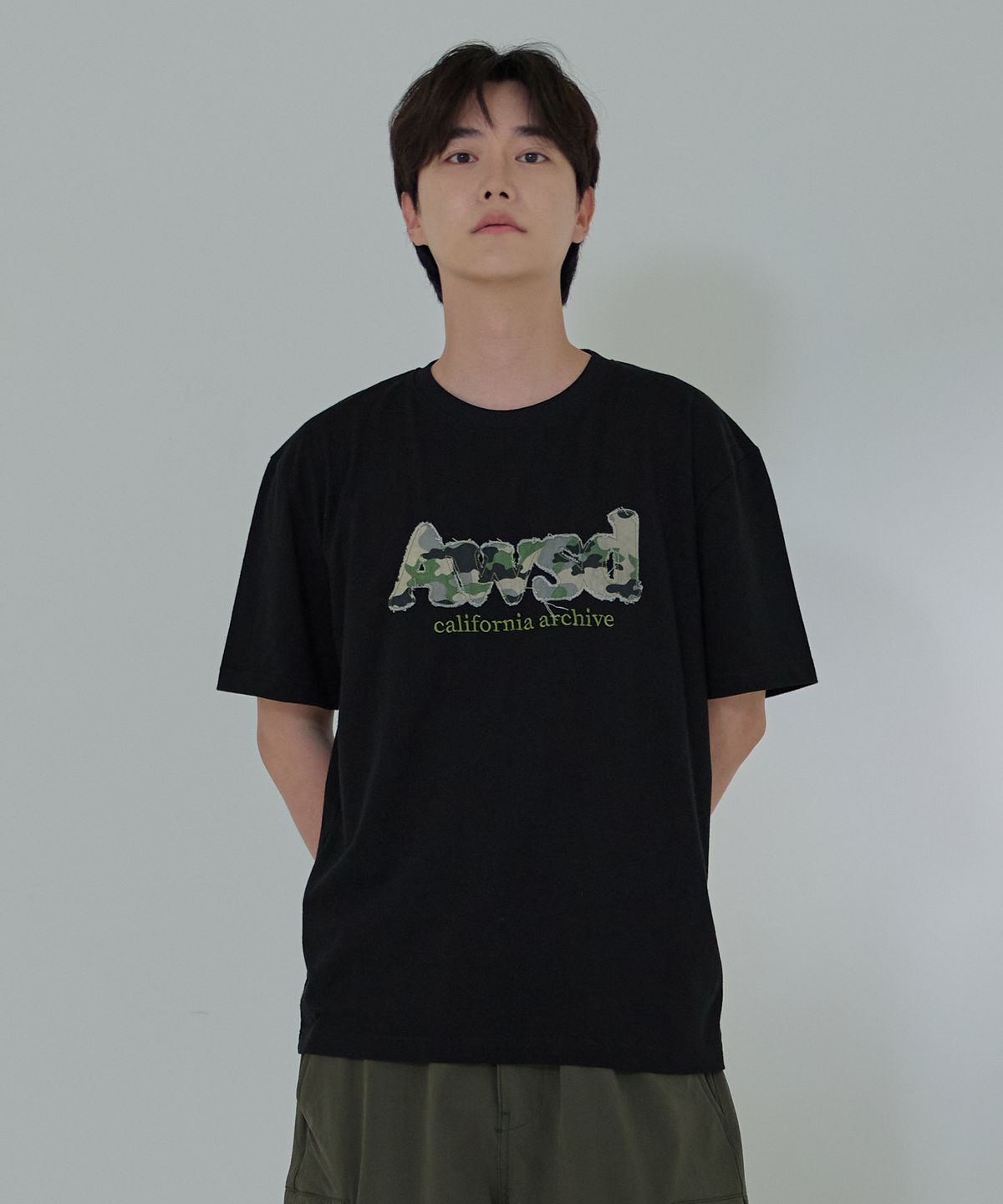 어썸스튜디오(AWESOME STUDIO) 카모 우븐 패치워크 티셔츠 화이트