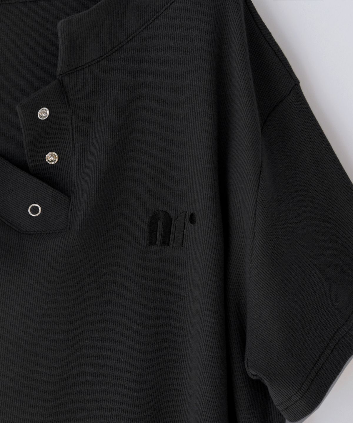 닐링(NILLRING) T18.00 Haff-off-shoulder Short-sleeved T-shirt _ Black