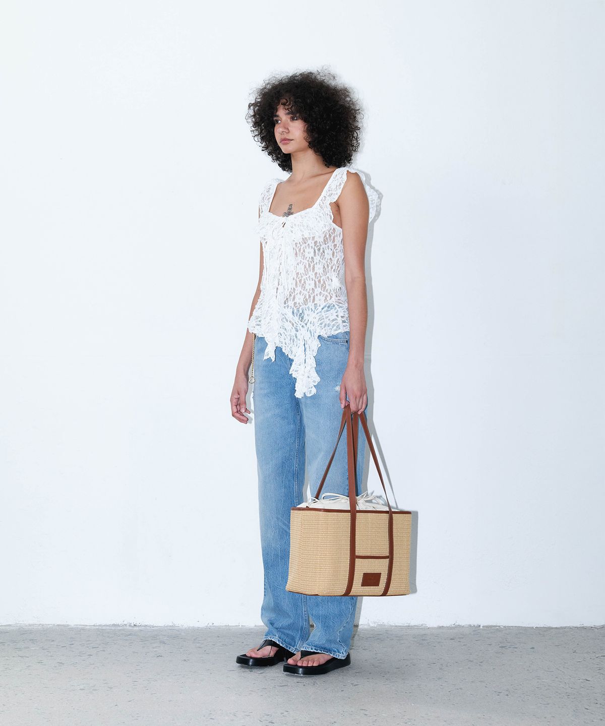 크리스틴프로젝트(CHRISTINE PROJECT) RAFFIA DRAWSTRING SHOULDER BAG LARGE(OAT CARAMEL)