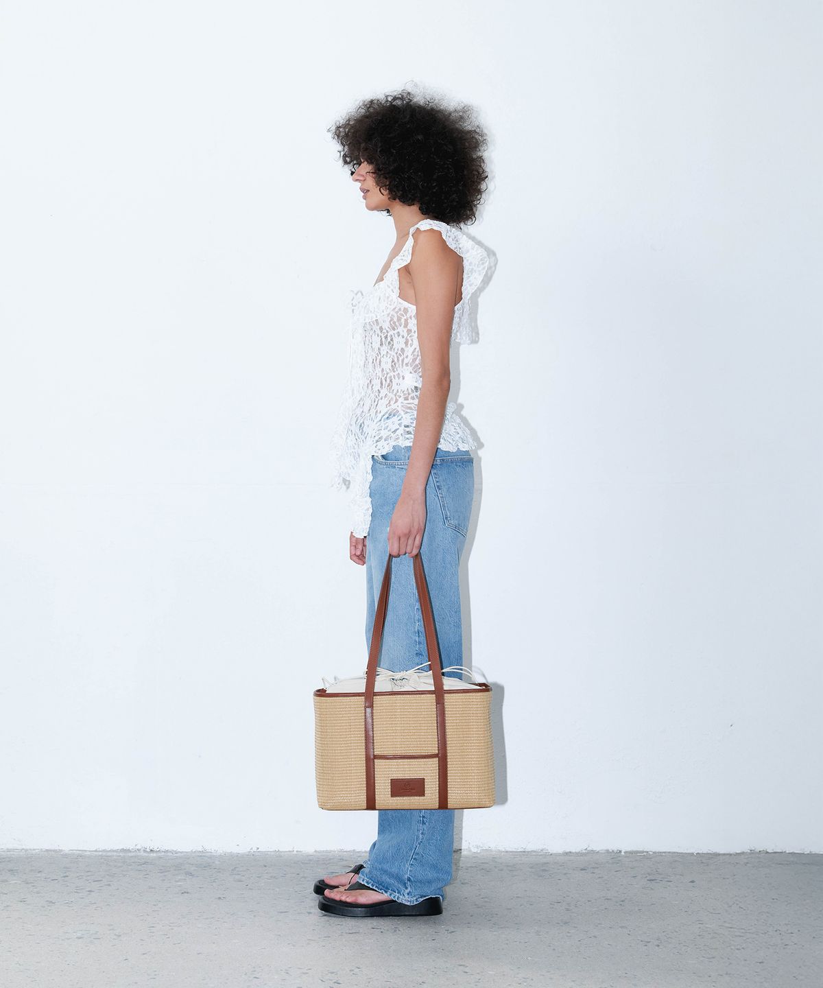 크리스틴프로젝트(CHRISTINE PROJECT) RAFFIA DRAWSTRING SHOULDER BAG LARGE(OAT CARAMEL)