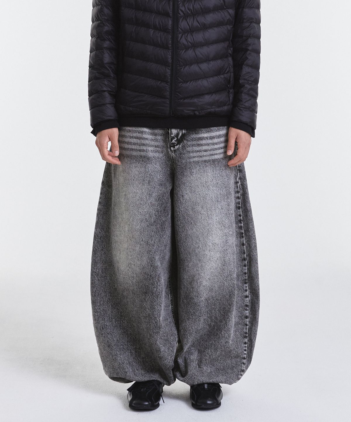 기철(KICHUL) BALLOON FIT DENIM PANTS (ICE GREY)