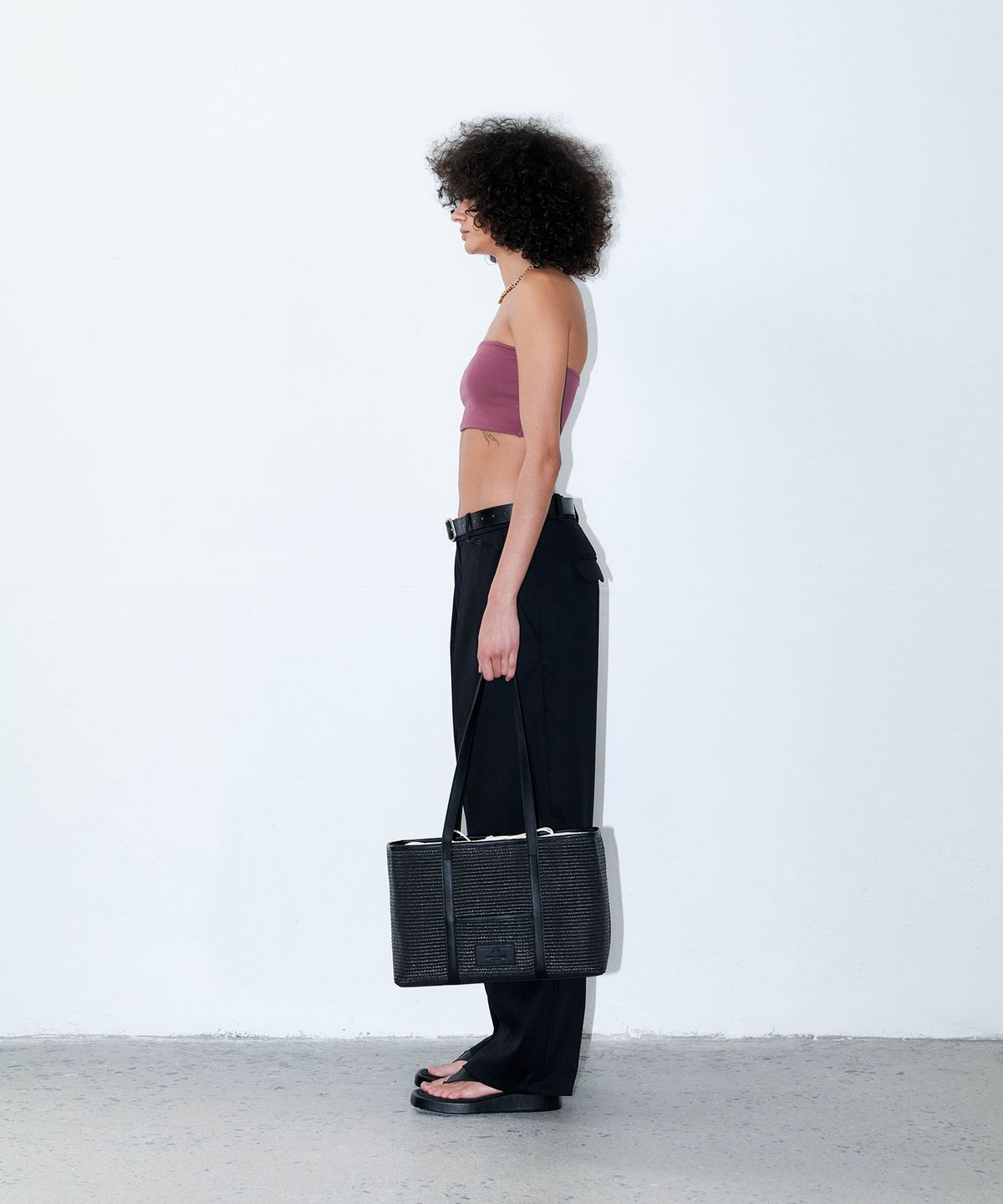 크리스틴프로젝트(CHRISTINE PROJECT) RAFFIA DRAWSTRING SHOULDER BAG LARGE(BLACK TRUFFLE)
