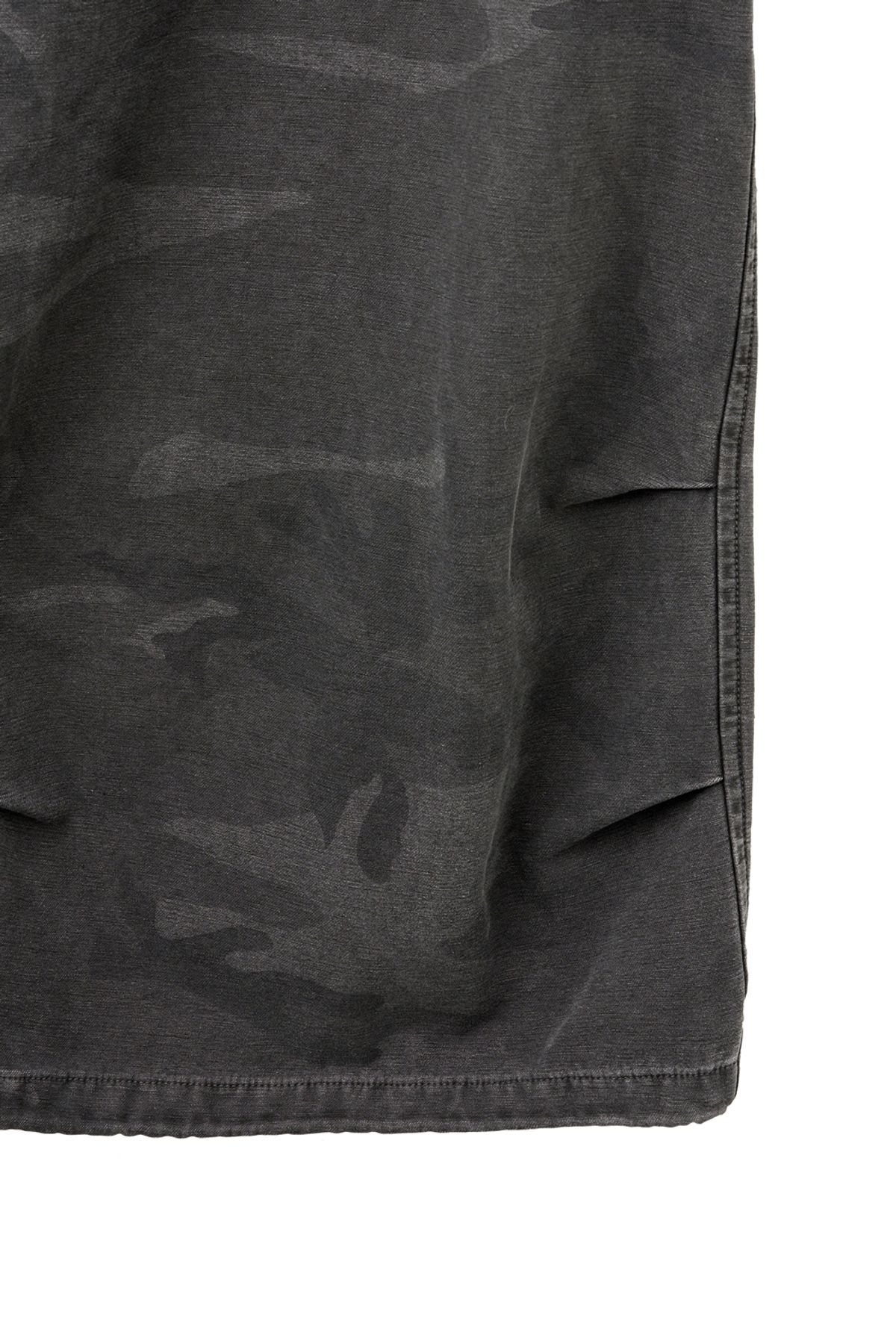 해칭룸(HATCHINGROOM) Snow Shorts Over Dyed Camo Charcoal