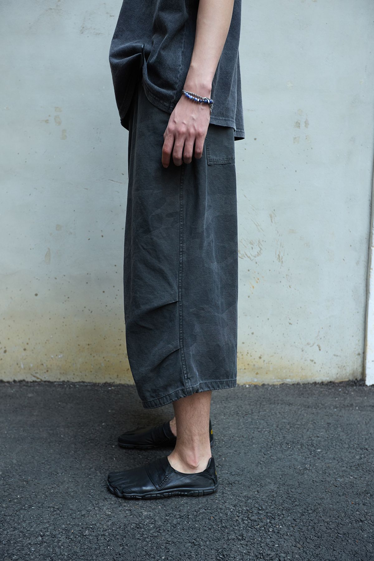 해칭룸(HATCHINGROOM) Snow Shorts Over Dyed Camo Charcoal