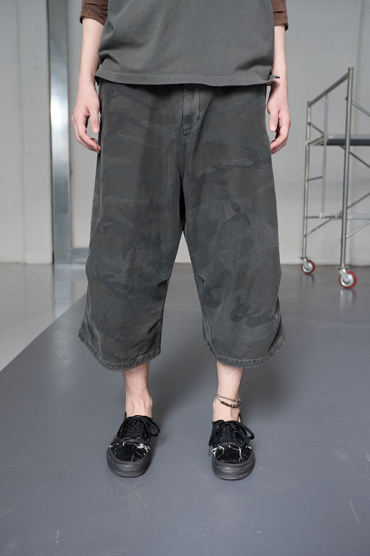 해칭룸(HATCHINGROOM) Snow Shorts Over Dyed Camo Khaki