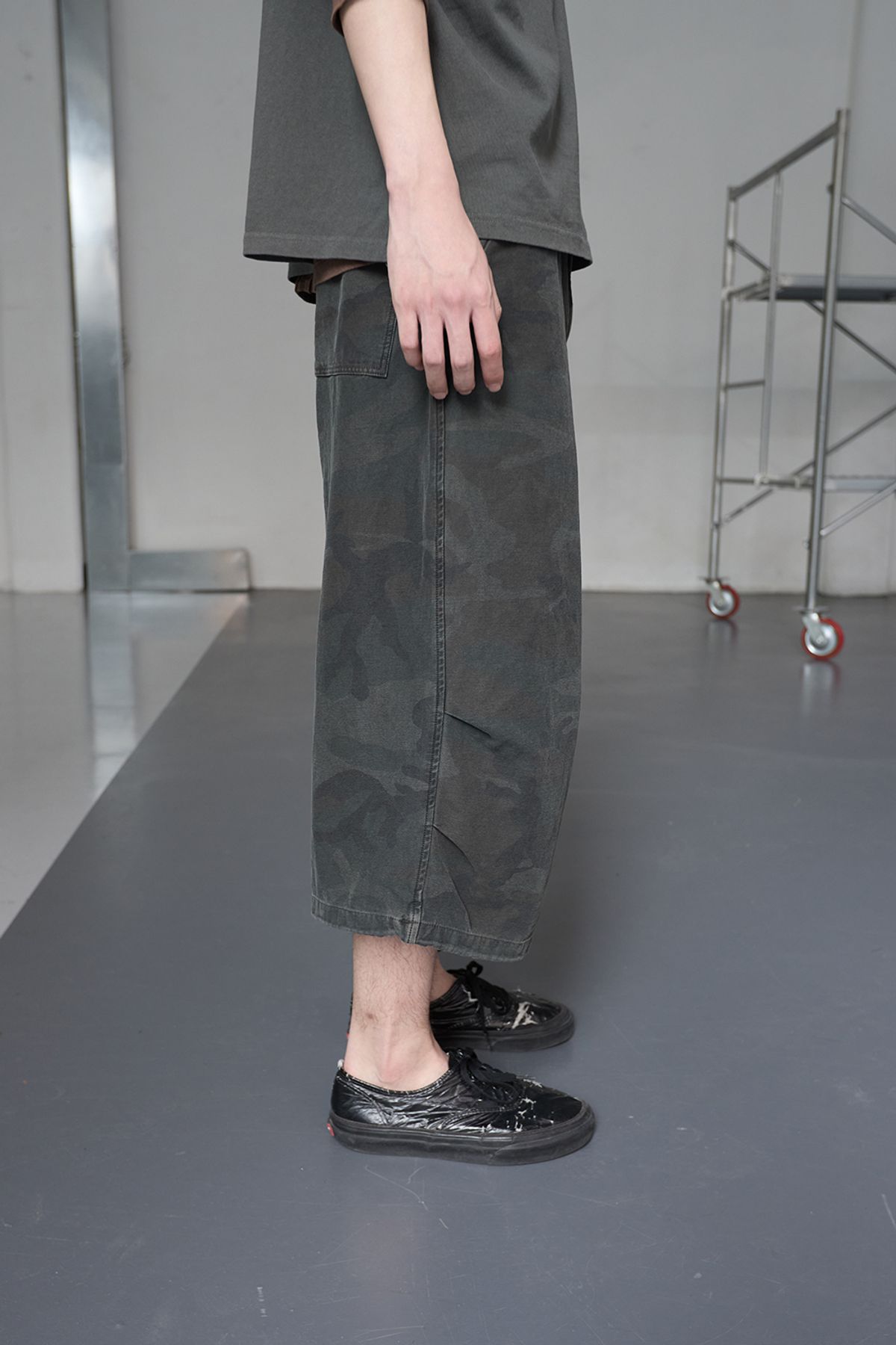 해칭룸(HATCHINGROOM) Snow Shorts Over Dyed Camo Khaki
