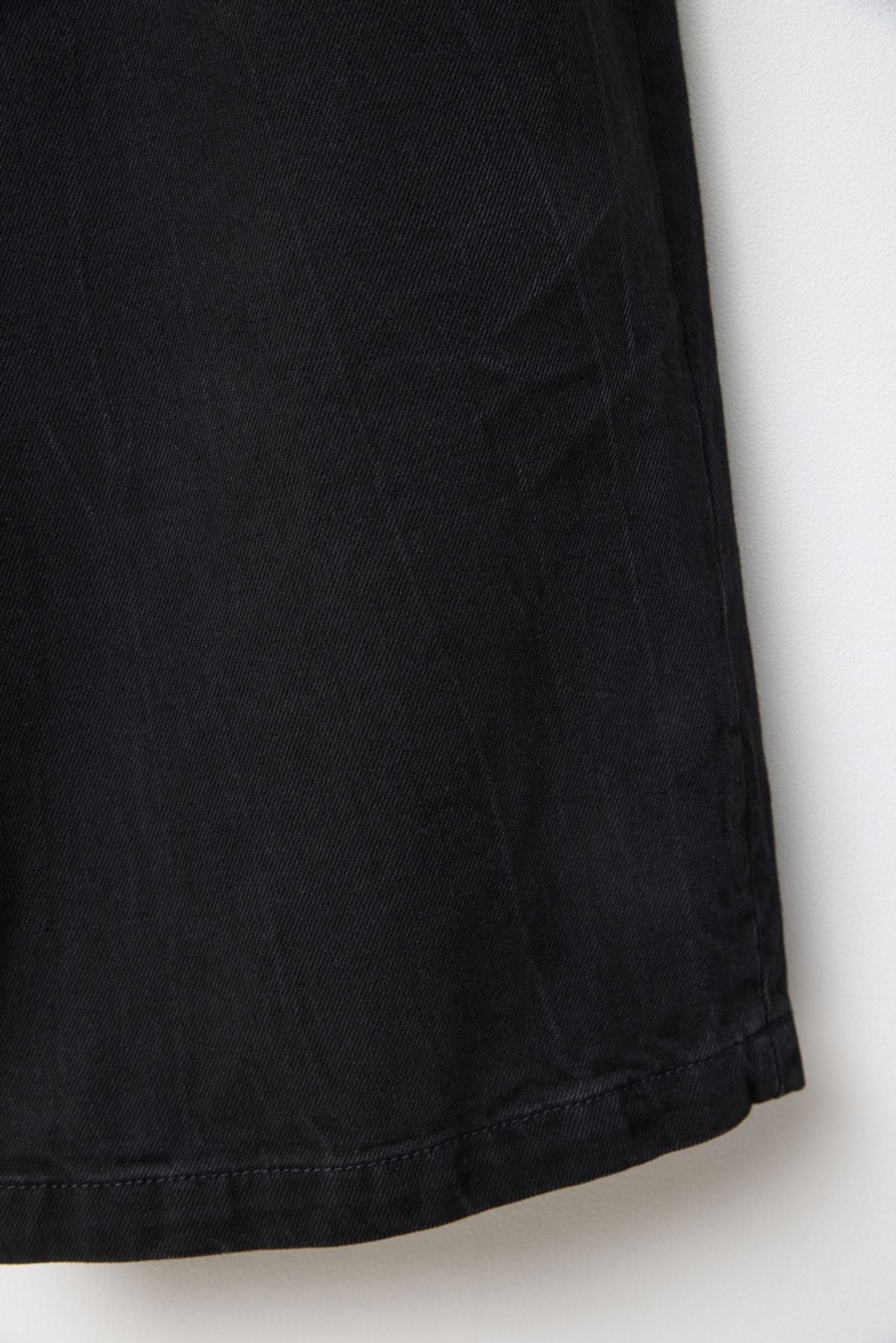 해칭룸(HATCHINGROOM) Bermuda Denim Shorts Crinkle Black