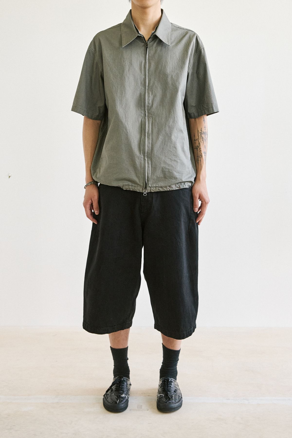 해칭룸(HATCHINGROOM) Bermuda Denim Shorts Crinkle Black