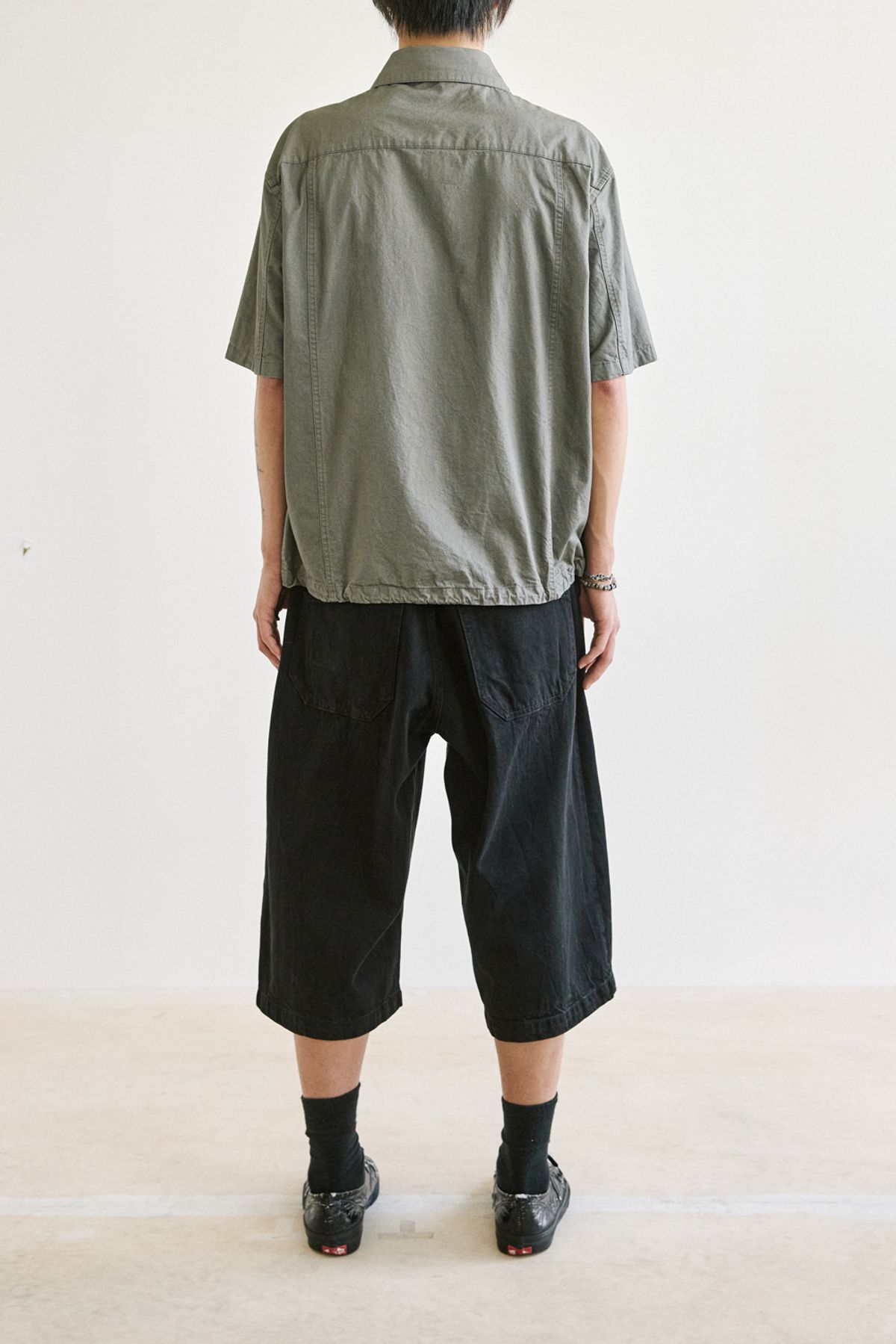 해칭룸(HATCHINGROOM) Bermuda Denim Shorts Crinkle Black