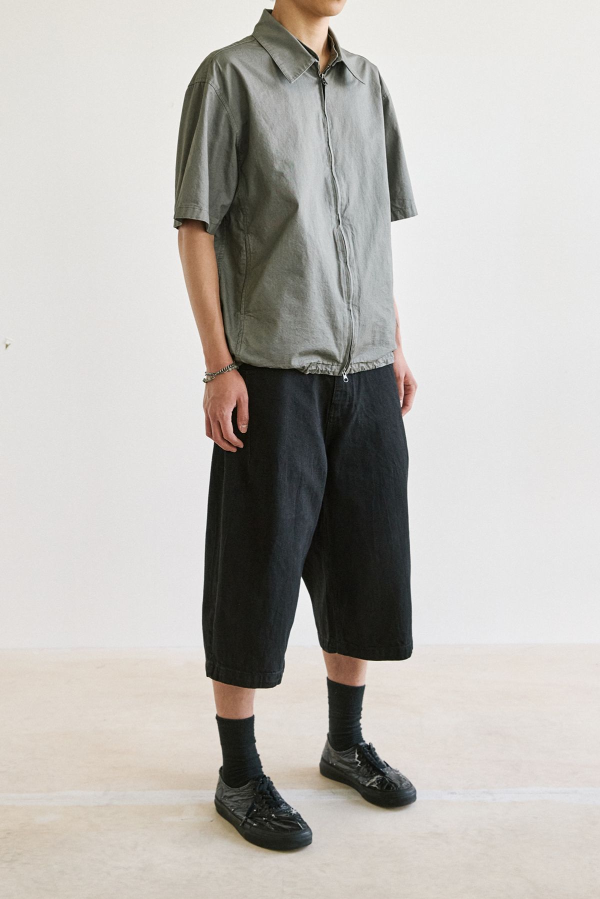해칭룸(HATCHINGROOM) Bermuda Denim Shorts Crinkle Black